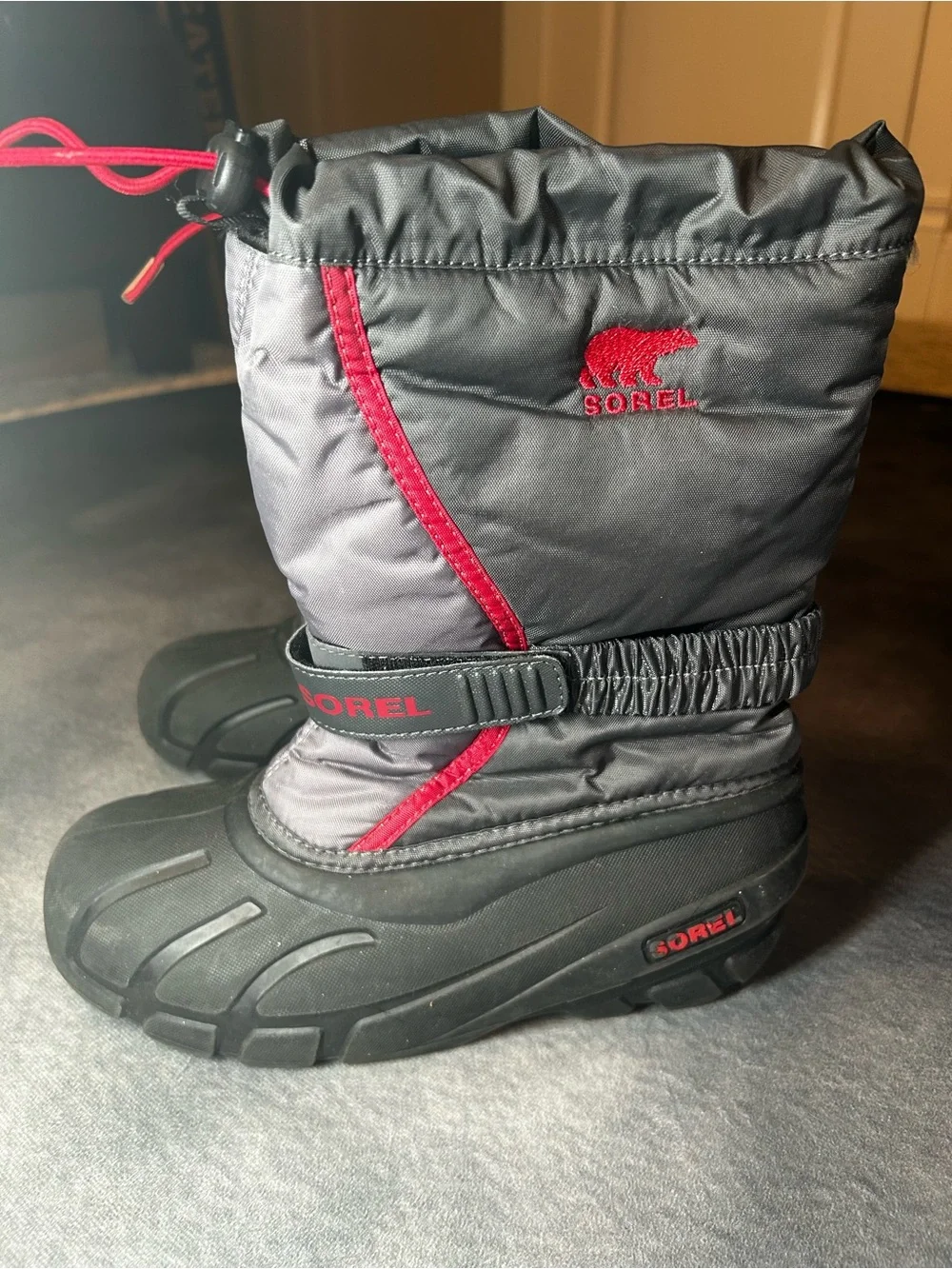 Sorel Kids Snow Boot in Black with Red Trim- size 5